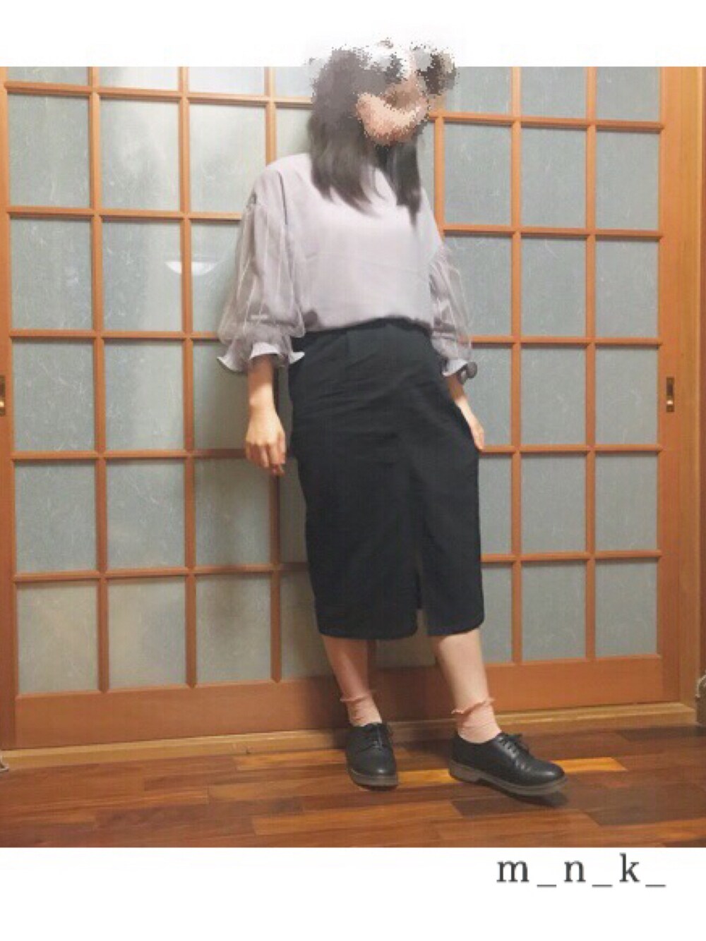 「大人カジュアル、fifth、チュールブラウス、グレー、タイトスカート、マーチンもどき、ふんわり袖、お気に入りコーデ、休日コーデ、おしゃれさんと繋がりたい」｜「fifthのチュールスリーブラッフルカフスブラウス（シャツ/ブラウス、グレー系）」を使った、◇  m a n a k a  ◆さん（レディース・160cm）の夏コーディネートの1枚目の写真