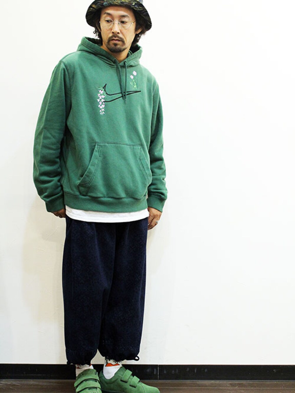 twothings&thinkさんの「COOCHUCAMP (クーチューキャンプ) " Happy Special Sweat "（COOCHUCAMP）」を使ったコーディネート