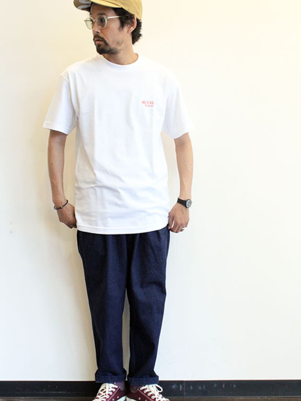 「テーパードパンツ、デニム、カジュアル、シンプル、ストリート、ootd、アンクルパンツ、夏コーデ、白Tシャツ、オトナカジュアル」｜「COMFORTABLE REASON (コンフォータブルリーズン) " Daily Ankle Denim "（デニムパンツ、ブルー系）」を使った、twothings&thinkさん（メンズ・168cm）の夏コーディネートの1枚目の写真