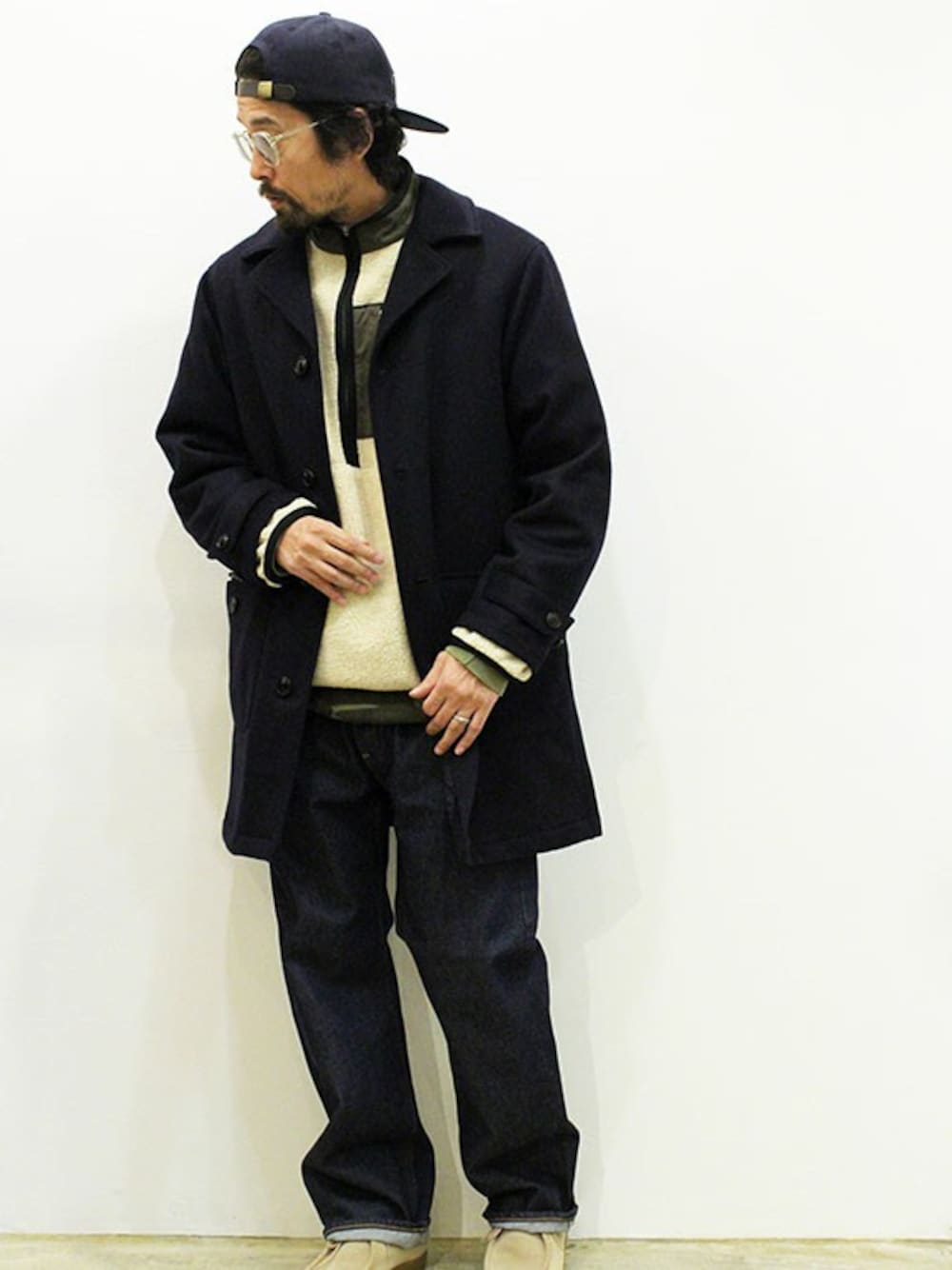 「コート、デニム、カジュアル、アメカジ、ストリート、冬コーデ、レイヤードスタイル、フリース、ootd、オトナカジュアル」｜「THE FABRICのTHE FABRIC (ザ・ファブリック) " WEST SIDE WOOL COAT "（ステンカラーコート、ブルー系）」を使った、twothings&thinkさん（メンズ・168cm）の冬コーディネートの1枚目の写真