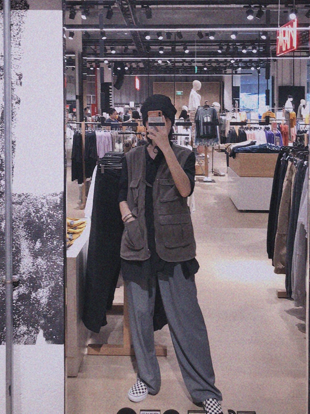 「街头搭配、工装、ootd」｜「Bershkaのアイテム（ライダースジャケット、グレー系）」を使った、Orsothornさん（レディース・166cm）の夏コーディネートの1枚目の写真