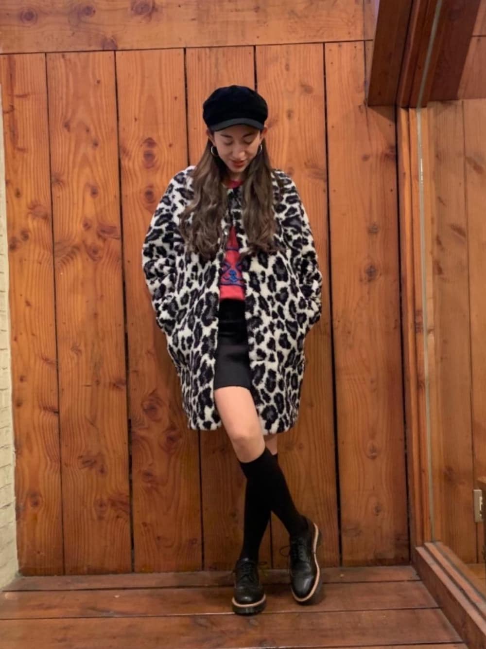 「スウェット、デニム、スカート、レオパード、アニマル、大人カジュアル、Hysteric Glamour、秋コーデ」｜「HYSTERIC GLAMOURのSデニム Aラインミニスカート（デニムスカート、ブラック系）」を使った、たえかさん（レディース・165cm）の秋コーディネートの1枚目の写真