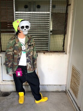 「差し色(黄色)」｜「アイテム（財布/小物）」を使った、HiLLさん（メンズ・165cm）の秋コーディネート