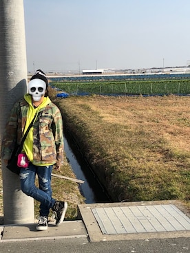 「差し色(黄色)」｜「アイテム（財布/小物）」を使った、HiLLさん（メンズ・165cm）の冬コーディネート