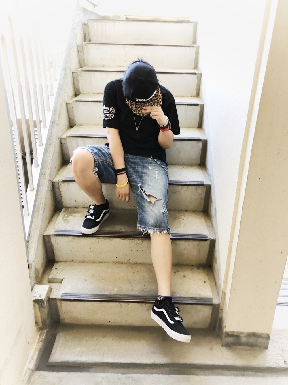 「低身長、古着MIX、カジュアルコーデ、キャップ、Norton、EDWIN、VANS、10月なのに」｜「Nortonのアイテム（ポロシャツ、ブラック系）」を使った、HiLLさん（メンズ・165cm）の秋コーディネートの1枚目の写真