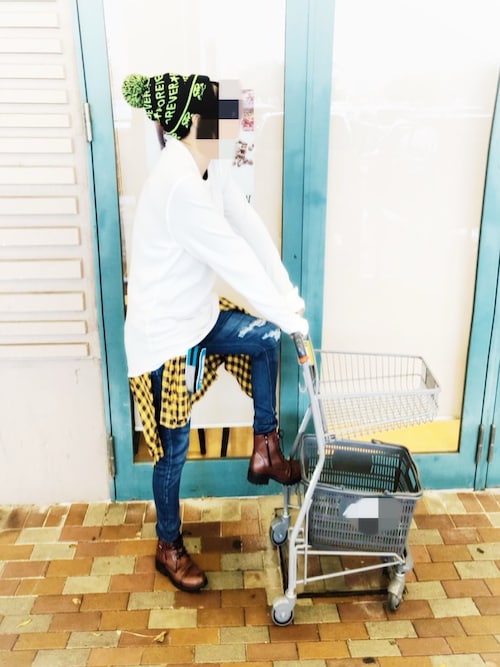 「シャツを腰に巻く」のメンズ人気ファッションコーディネート WEAR