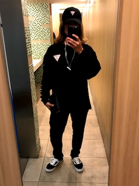 「FREAK'S STORE（フリークスストア）のWEB限定 GUESS/ゲス ツイル ベースボールキャップ/6パネルキャップ（キャップ、ブラック系）」を使った、シャンパンダ🐼さん（メンズ）の冬コーディネート