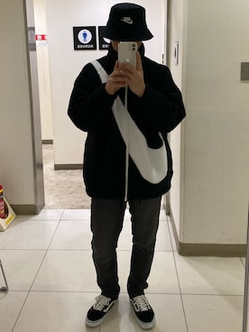 「UNIQLO（ユニクロ）のアイテム（デニムパンツ、グレー系）」を使った、シャンパンダ🐼さん（メンズ）の冬コーディネート