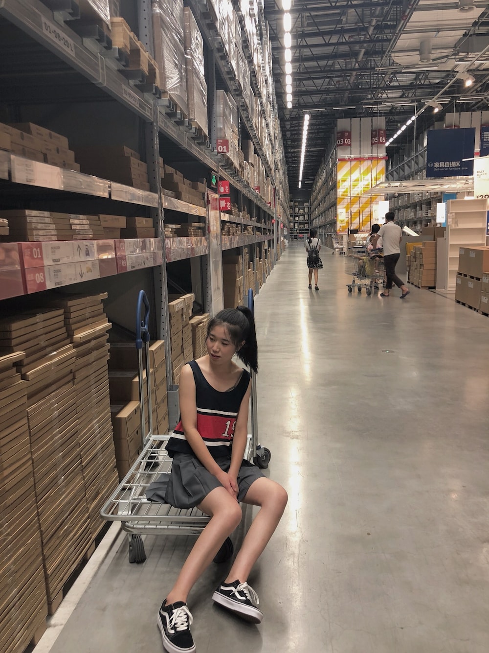 「宜家」｜「HMのアイテム（タンクトップ、ブラック系）」を使った、刘紫琴耶さん（レディース・165cm）の夏コーディネートの1枚目の写真