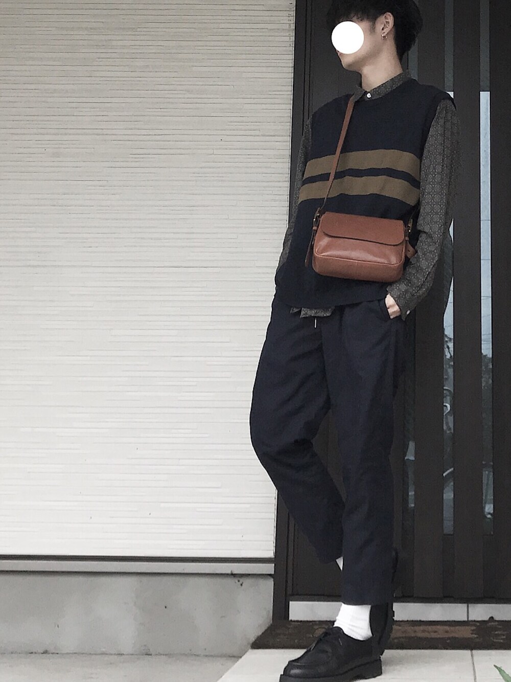 「FOSSILのHARPER　SMALL SADDLE CROSSBODY　ZB6759(3)（ショルダーバッグ、ブラウン系）」を使った、Shinya さん（メンズ・175cm）の秋コーディネートの1枚目の写真