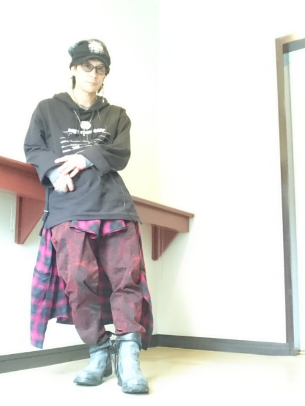 「L.G.B.のアイテム（キャスケット、ブラック系）」を使った、ATさん（メンズ・170cm）の秋コーディネートの1枚目の写真