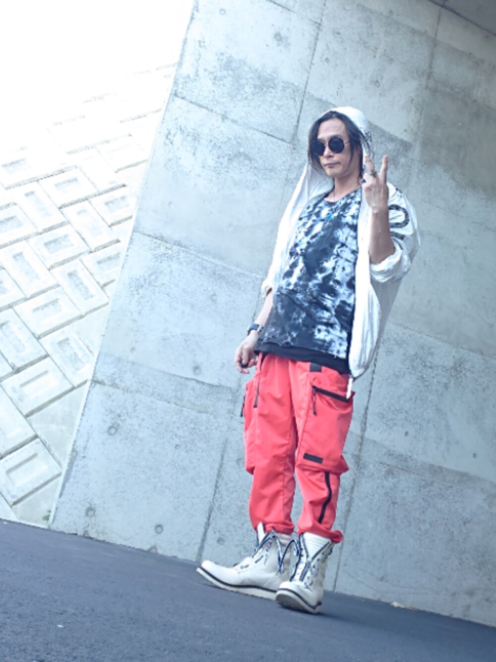 「ラブアンドピース2019」｜「UEGの＜UEG＞ TYVEK TOKYO JACKET/ジャケット（ナイロンジャケット、ホワイト系）」を使った、ATさん（メンズ・170cm）の秋コーディネートの1枚目の写真