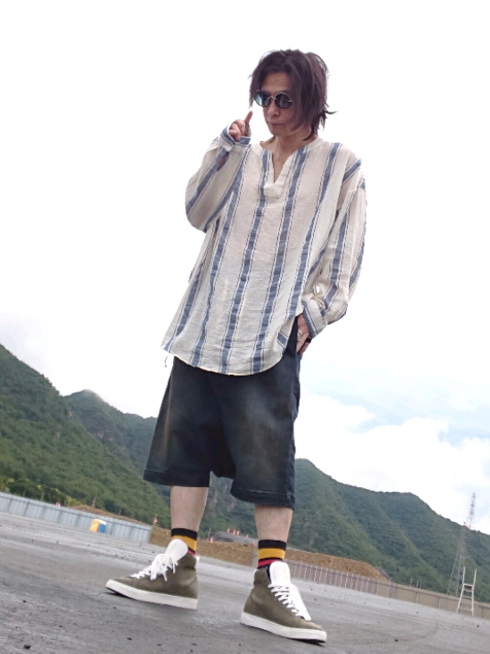 「ZARAのアイテム（トップス、ホワイト系）」を使った、ATさん（メンズ・170cm）の夏コーディネートの1枚目の写真