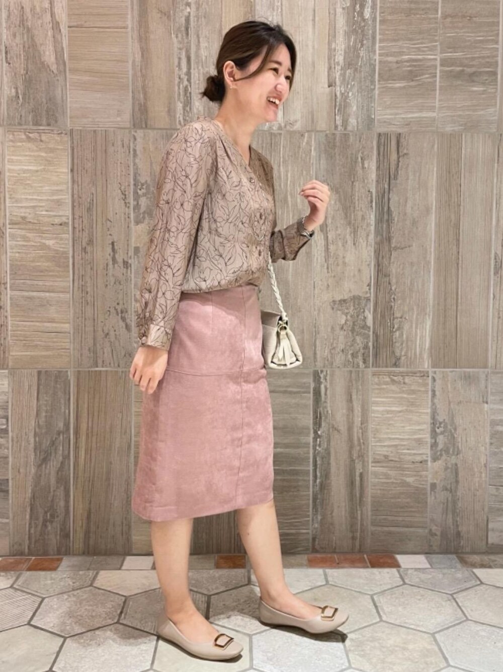 「スカート、シューズ、フェミニン、ビジネス、シャツ/ブラウス、👟バッグ」｜「closet storyの＜closet story（クローゼットストーリー）＞チェーンMIX ロング ネックレス（ネックレス、シルバー系）」を使った、takano_mさん（レディース・158cm）の夏コーディネートの1枚目の写真