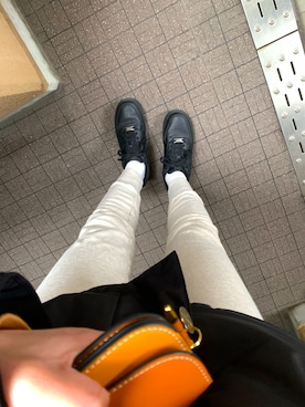 「アイテム（ポーチ、ブラウン系）」を使った、risaさん（レディース・161cm）の春コーディネート