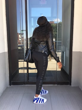 「NIKE SPORTSWEAR（ナイキスポーツウェアー）のアイテム（ブラック系）」を使った、Aziza Miraさん（レディース・160cm）の夏コーディネート