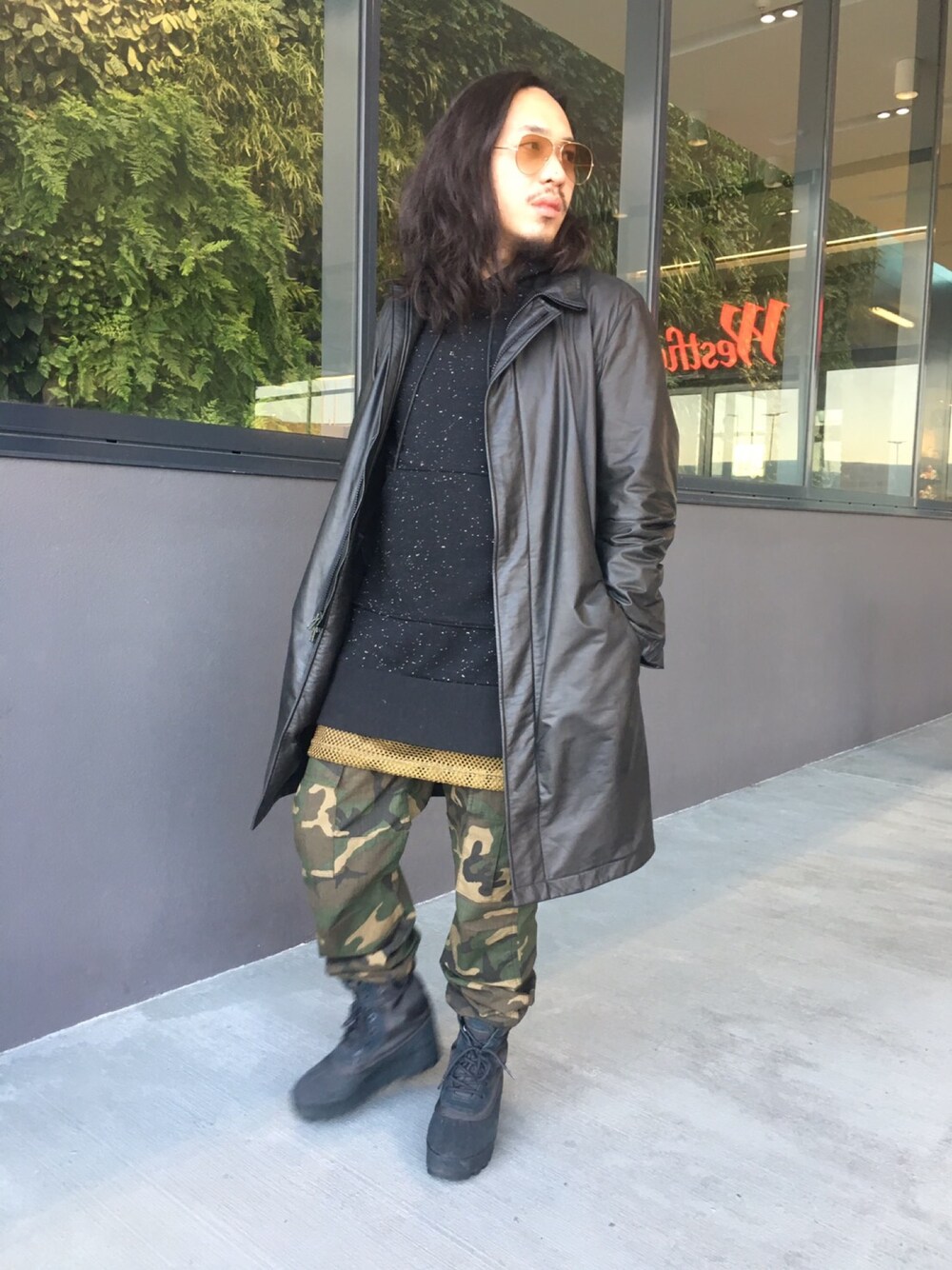 「outfit、acronym、yzeey、REPRESENT、army、garden city、Australia、pink、cypher code」｜「ACRONYMのアイテム（ジャケット/アウター、その他）」を使った、Chien Hung Linさん（メンズ・173cm）の夏コーディネートの1枚目の写真