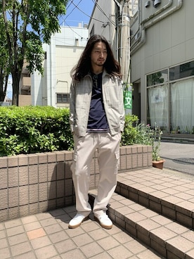 「ホワイトスニーカー」｜「アイテム（ブルゾン）」を使った、makiganoさん（メンズ・177cm）の春コーディネート