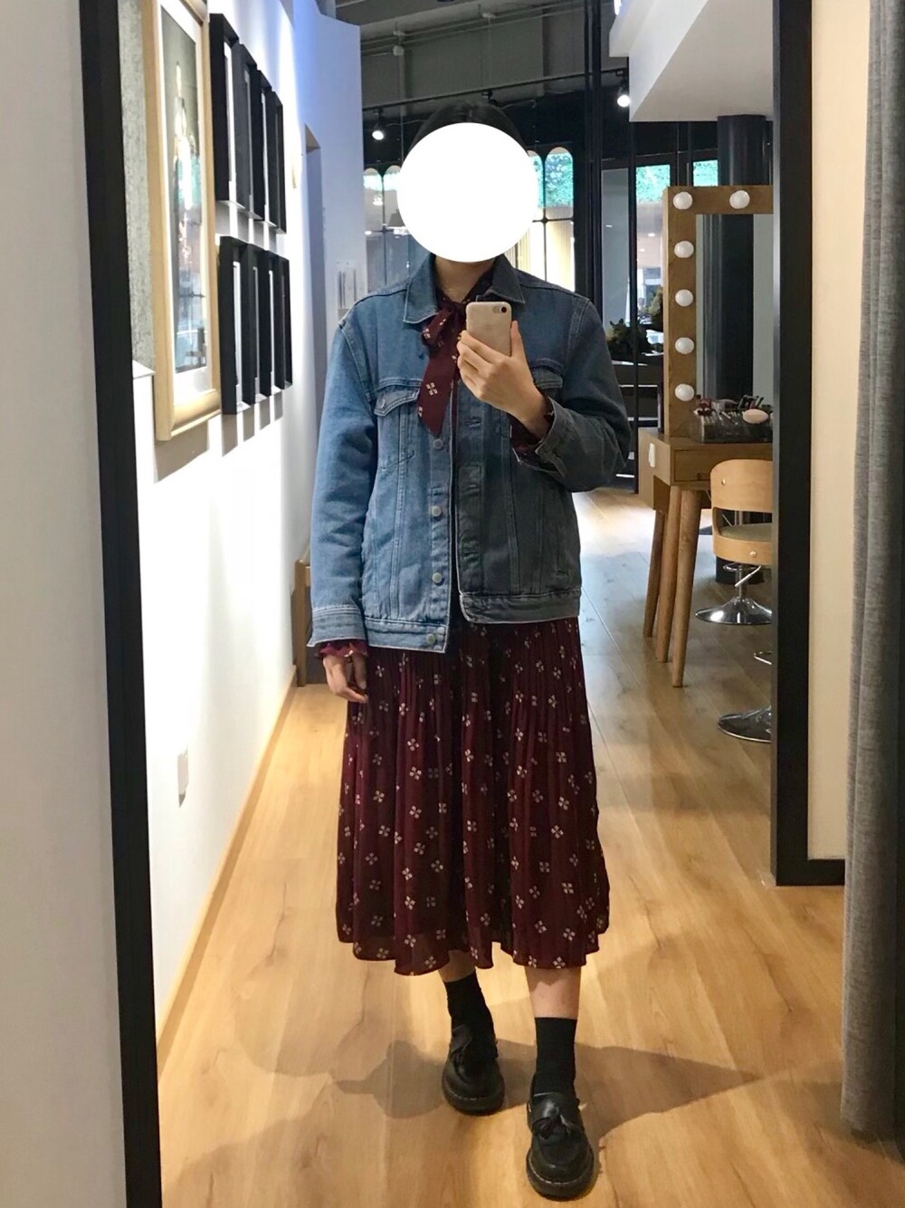 「H&Mのアイテム（デニムジャケット、ブルー系）」を使った、silverさん（レディース・166cm）の冬コーディネートの1枚目の写真