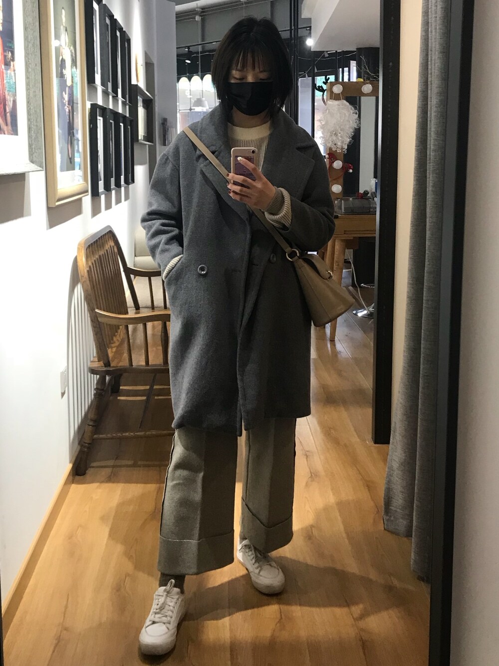 「taobaoのアイテム（スニーカー、ホワイト系）」を使った、silverさん（レディース・166cm）の冬コーディネートの1枚目の写真