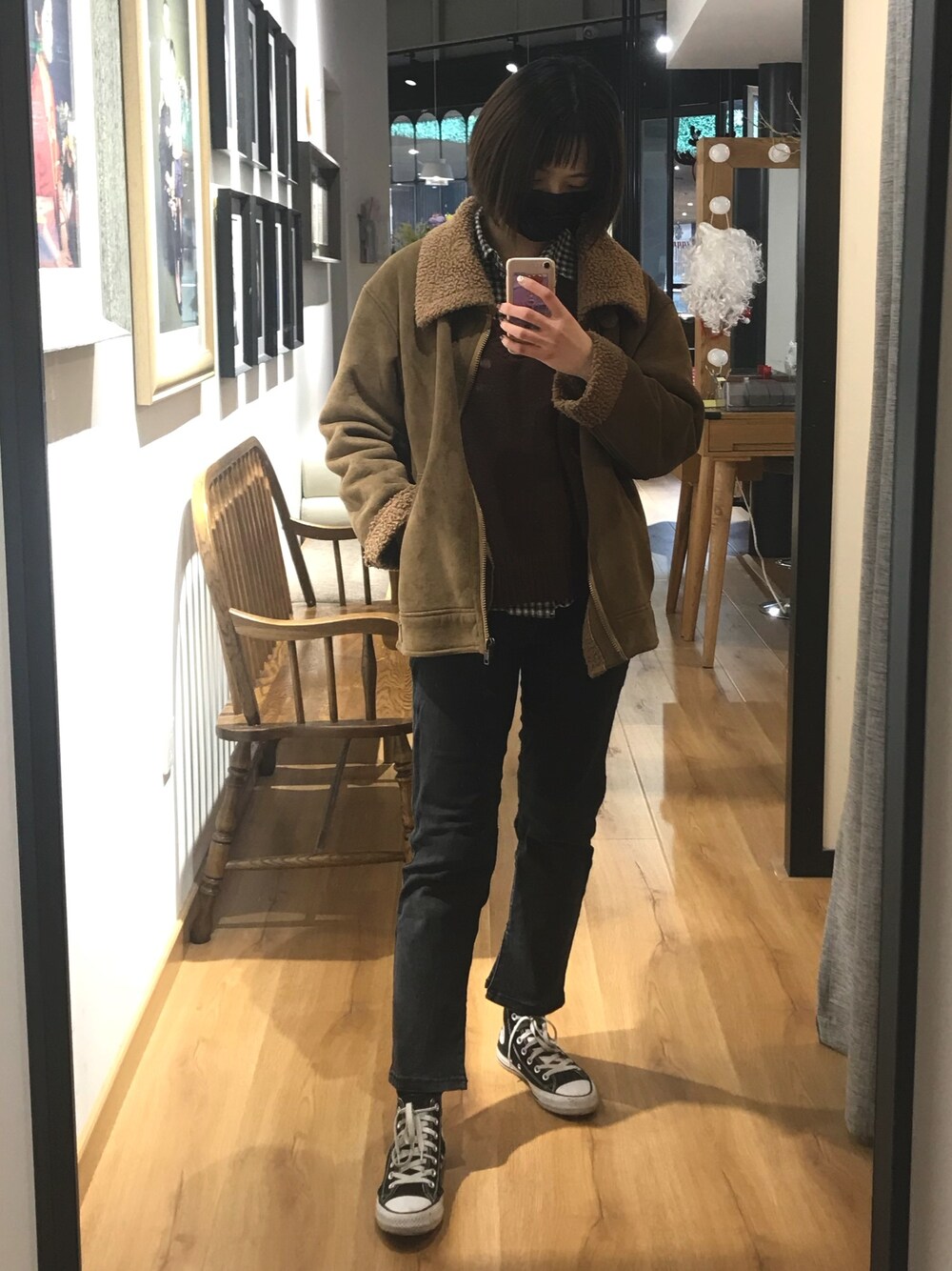 「CONVERSEのアイテム（スニーカー、ブラック系）」を使った、silverさん（レディース・166cm）の春コーディネートの1枚目の写真