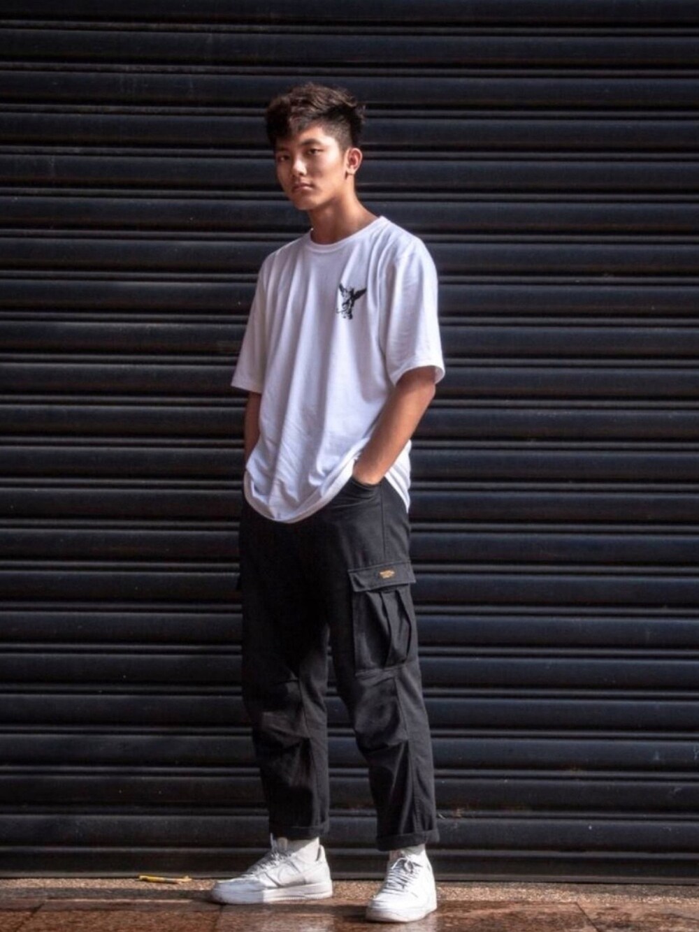 「NMR、ootd、球鞋、NIKE、lunarforce1、REMIX、mania、工裝褲、街頭穿搭、黑白搭配」｜「NIKEのアイテム（スニーカー、ホワイト系）」を使った、Hcyさん（メンズ・182cm）の秋コーディネートの1枚目の写真
