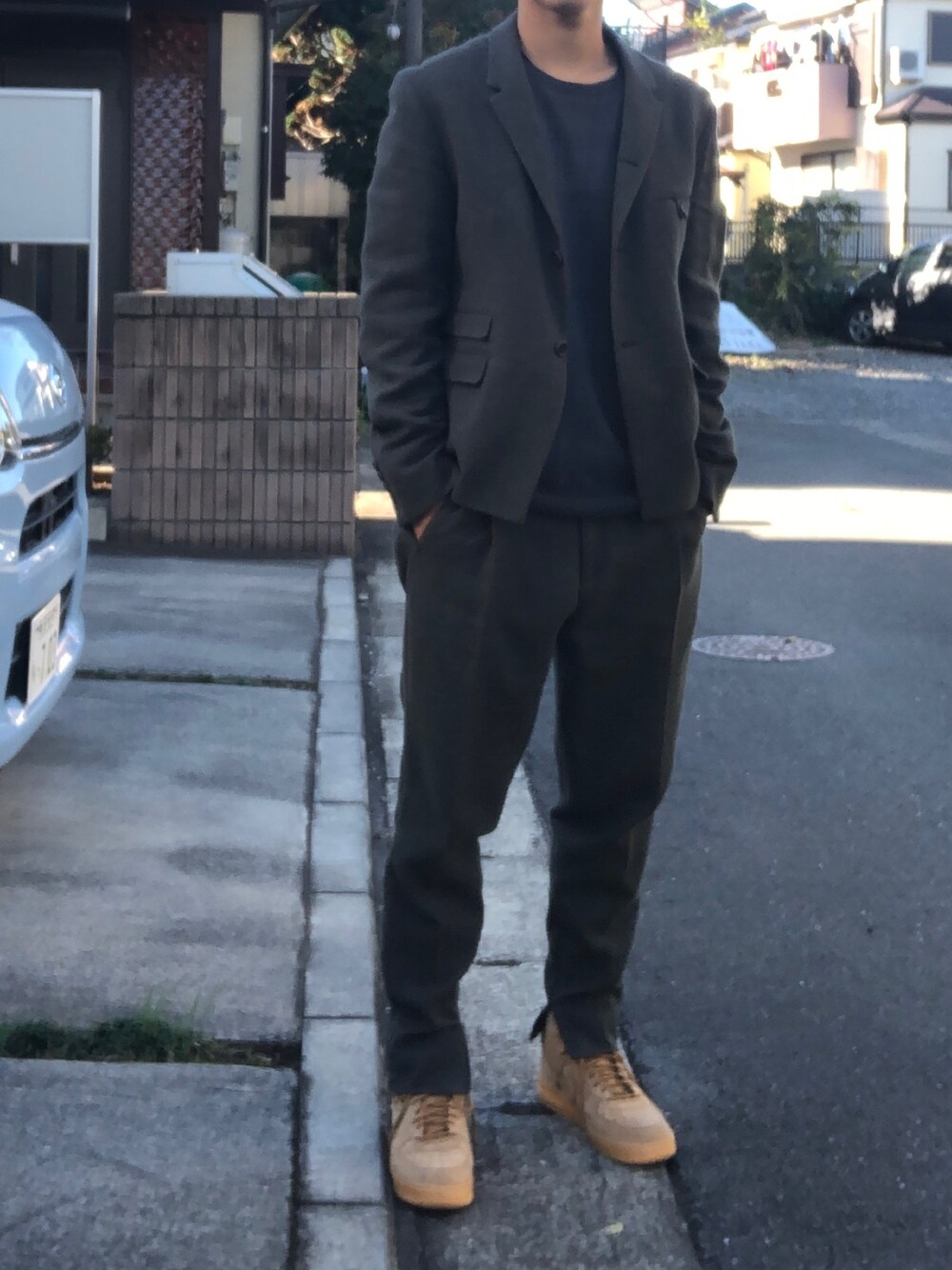 「シンプルコーデ」｜「ART COMES FIRSTのアイテム（テーラードジャケット、グレー系）」を使った、ロジャ太さん（メンズ・171cm）の秋コーディネートの1枚目の写真