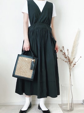 「エプロンワンピース」｜「アイテム（その他）」を使った、m o r o ↟ ↟さん（レディース・163cm）の秋コーディネート