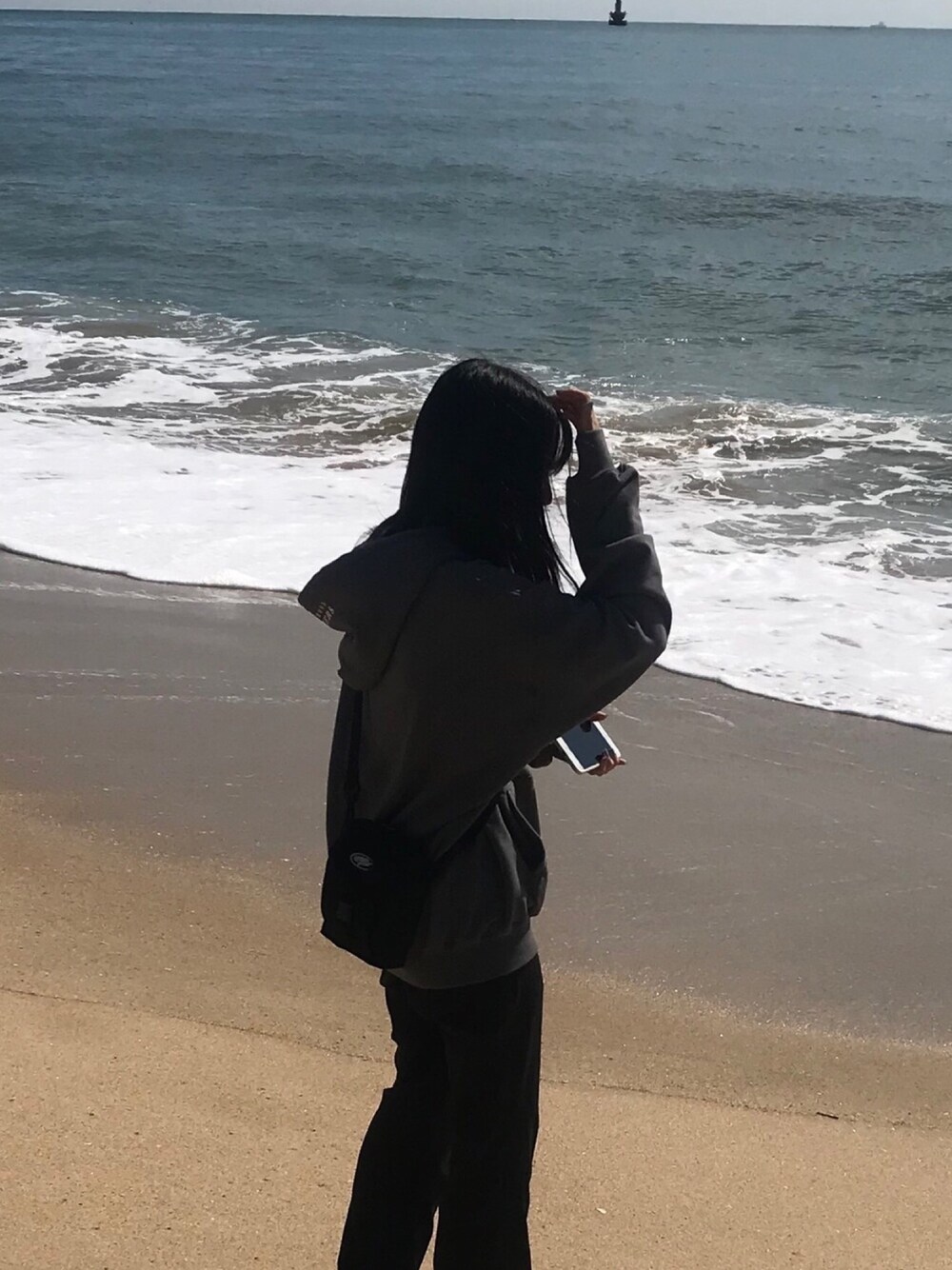 「ootd、韓国、おしゃれさんと繋がりたい」｜「thisisneverthatのアイテム（パーカー、グレー系）」を使った、noidさん（レディース・160cm）の冬コーディネートの1枚目の写真