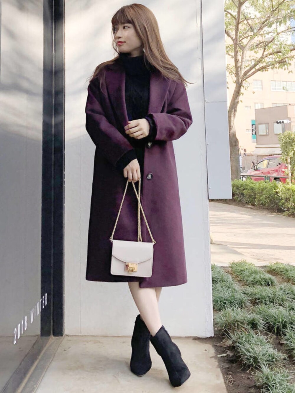 「コート、シンプル、ボルドー、タートルネック、大人カジュアル、大人コーデ、MERCURYDUO(MERCURYDUO)、秋コーデ」｜「MERCURYDUOのロングチェスターコート（その他アウター、レッド系）」を使った、尼子ゆいさん（レディース・158cm）の秋コーディネートの1枚目の写真