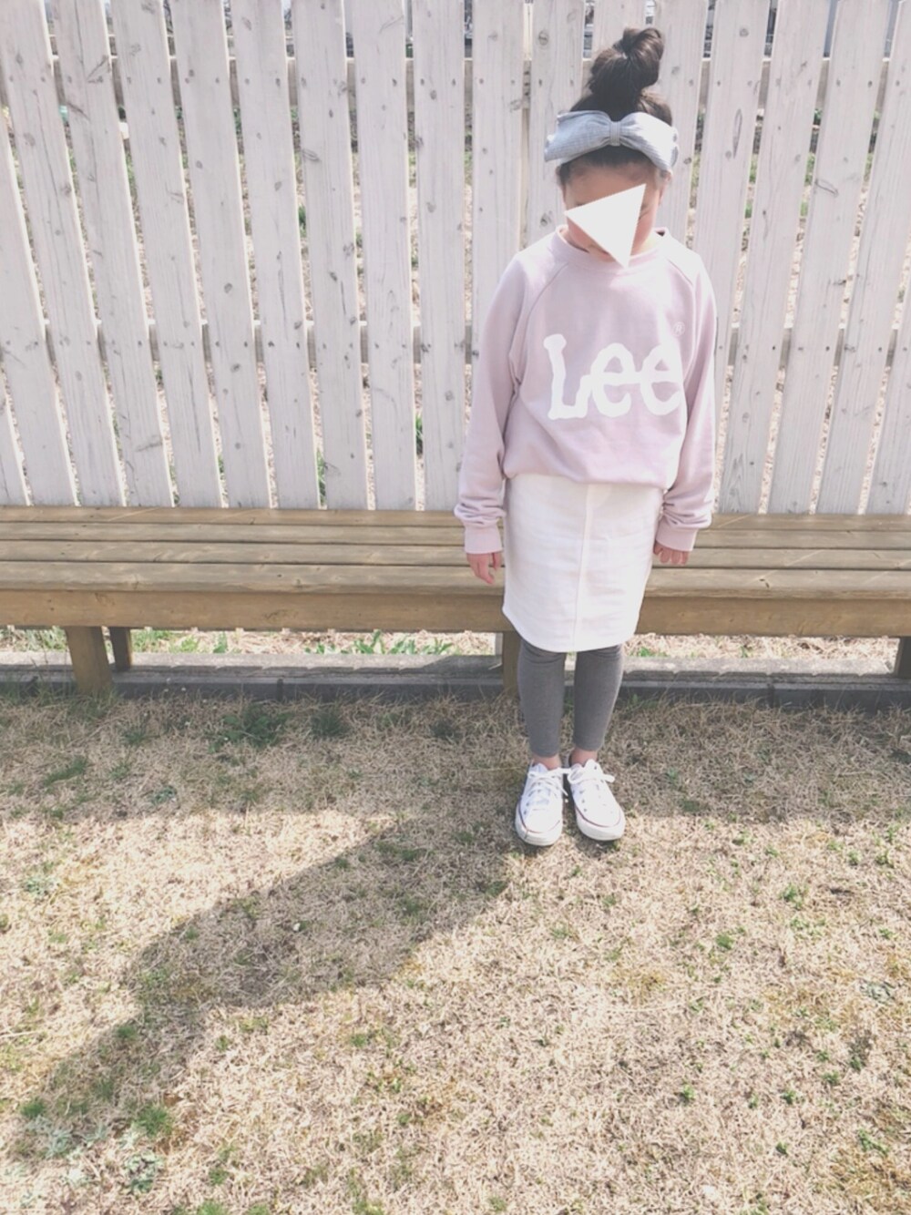 「スウェット、LEE、レギンス、キッズコーデ、女の子、はるコーデ」｜「Leeの【Lee】ロゴスウェットトレーナー　ピンク（スウェット、ピンク系）」を使った、mini...yさん（キッズ・128cm）の春コーディネートの1枚目の写真