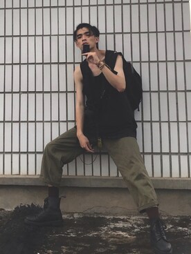 「有家博物馆のアイテム（タンクトップ、ブラック系）」を使った、Wyepさん（メンズ・180cm）の夏コーディネート
