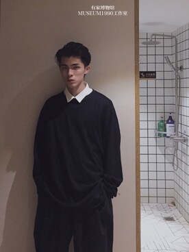 「有家博物馆のアイテム（Tシャツ/カットソー、ブラック系）」を使った、Wyepさん（メンズ・180cm）の秋コーディネート