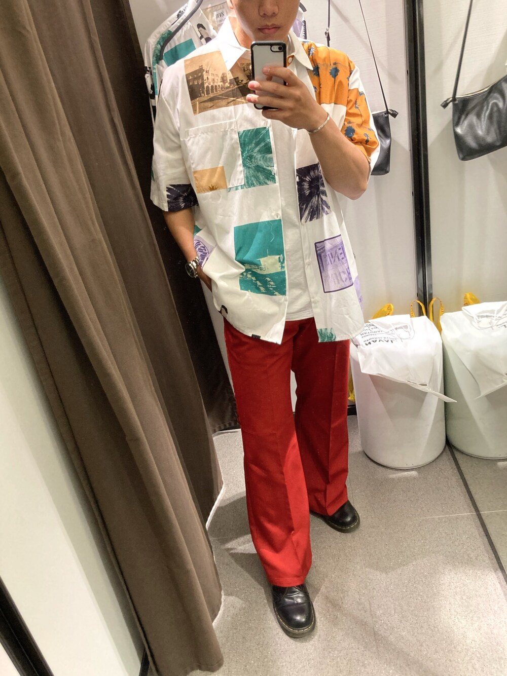 「夏、春夏コーデ、きれいめカジュアル、ootd、レッドコーデ、レッドパンツ、赤パンツ、柄シャツ、フレアパンツ」｜「ZARAのアイテム（シャツ/ブラウス、ホワイト系）」を使った、Kantaさん（メンズ・173cm）の春コーディネートの1枚目の写真