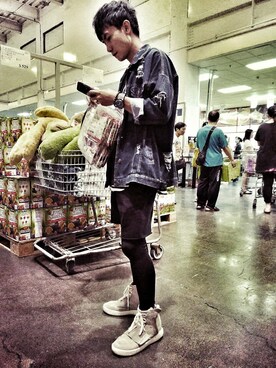 「yeezy750のアイテム（スニーカー、ベージュ系）」を使った、山本さん（メンズ・170cm）の冬コーディネート