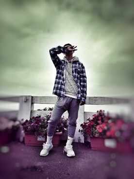 「H&M（エイチ・アンド・エム）のアイテム（シャツ/ブラウス、ブルー系）」を使った、山本さん（メンズ・170cm）の冬コーディネート