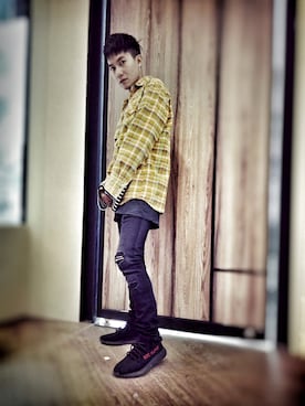 「H&M（エイチ・アンド・エム）のアイテム（シャツ/ブラウス、イエロー系）」を使った、山本さん（メンズ・170cm）の冬コーディネート