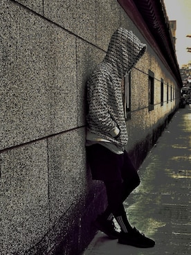 「fog（フォグ）のアイテム（パーカー、ホワイト系）」を使った、山本さん（メンズ・170cm）の冬コーディネート