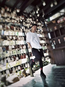 「350 v2のアイテム（スニーカー、ブラック系）」を使った、山本さん（メンズ・170cm）の春コーディネート