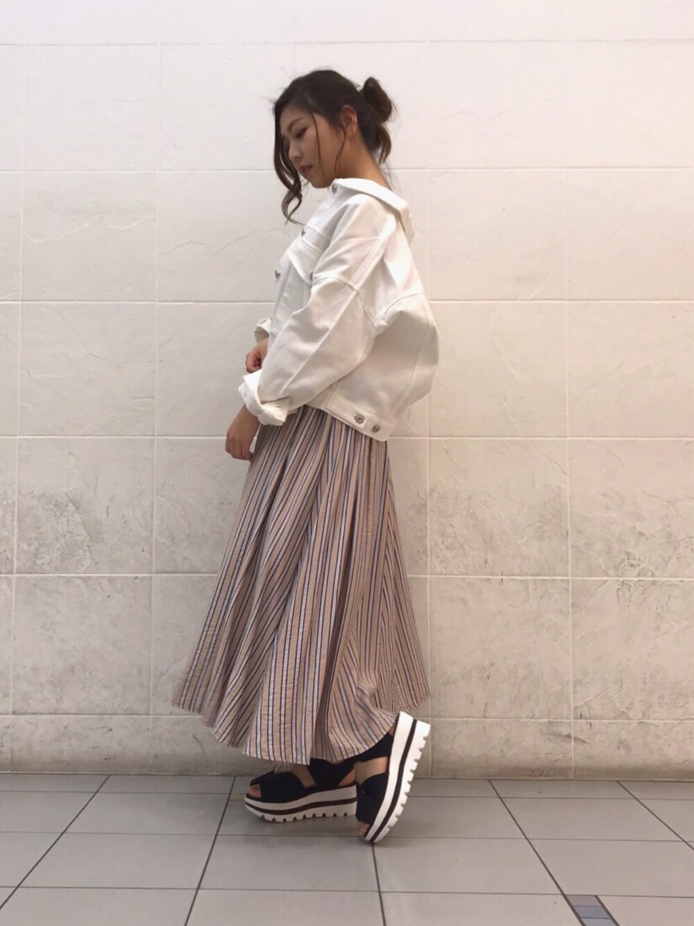 「UNRELISHのサックフレアワンピース（ワンピース、グリーン系）」を使った、UNRELISH　HEP FIVE店 STAFFさん（レディース・160cm）の春コーディネートの1枚目の写真
