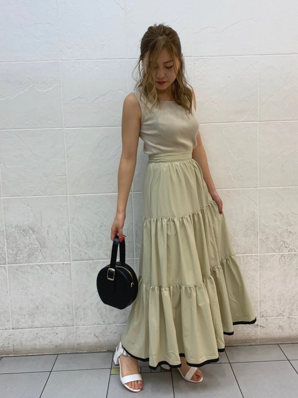 「UNRELISH、アンレリッシュ、ootd、fashion、ワンピース、ティアードワンピース、トレンド」｜「UNRELISHのティアードドッキングワンピース（ワンピース、グリーン系）」を使った、UNRELISH　HEP FIVE店 STAFFさん（レディース・160cm）の夏コーディネートの1枚目の写真