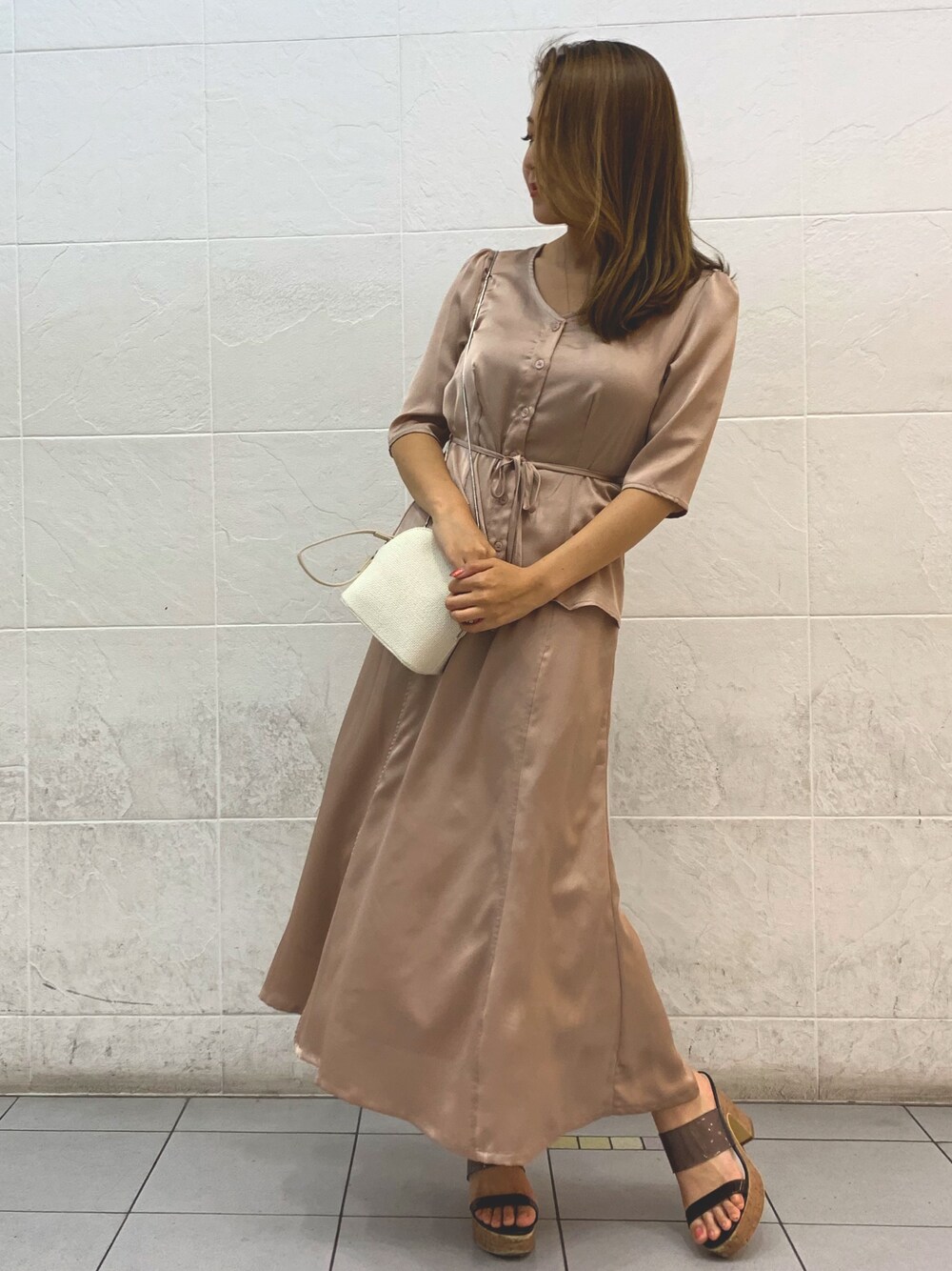 「シンプルコーデ、オトナ女子、キレイめ、デートコーデ、セットアップ」｜「UNRELISHの前開きウェストリボンブラウス（シャツ/ブラウス、ピンク系）」を使った、UNRELISH　HEP FIVE店 STAFFさん（レディース・154cm）の夏コーディネートの1枚目の写真