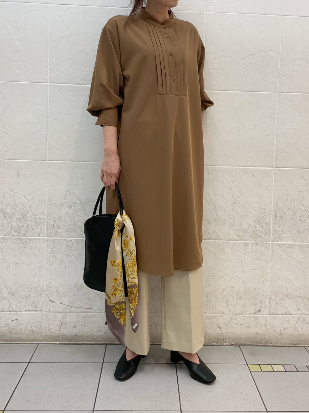 「秋服、UNRELISH、ootd、ワンピース、ワイドパンツ」｜「UNRELISHのフロントタックブラウスワンピース（ワンピース、ブラウン系）」を使った、UNRELISH　HEP FIVE店 STAFFさん（レディース・160cm）の秋コーディネートの1枚目の写真