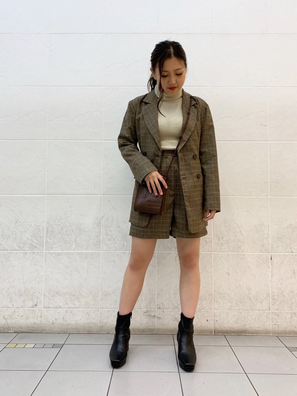 「秋のコーデ、UNRELISH、アンレリッシュ、ootd、fashion、オトナカジュアル、おしゃれさんと繋がりたい、ジャケット、セットアップ、タートルニット」｜「UNRELISHのベルト付テーラードジャケット（テーラードジャケット、ブラウン系）」を使った、UNRELISH　HEP FIVE店 STAFFさん（レディース・160cm）の秋コーディネートの1枚目の写真