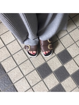 「KAMILI（カミリ）の[KAMILi / カミリ] BUCKLE SANDALS（サンダル、ブラック系）」を使った、KAMILi tomoko ogawaさん（レディース・157cm）の春コーディネート