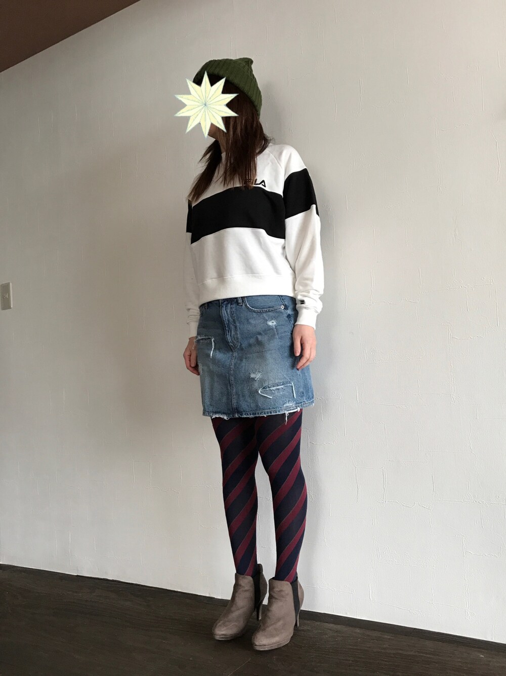 「アラフォー、デニム、FILA、ベンデイビス、BEN DAVIS、スポーツミックス、柄タイツ」｜「SEVENDAYS=SUNDAYのアイテム（ニットキャップ/ビーニー、グリーン系）」を使った、ちゃーまぁさん（レディース・162cm）の春コーディネートの1枚目の写真