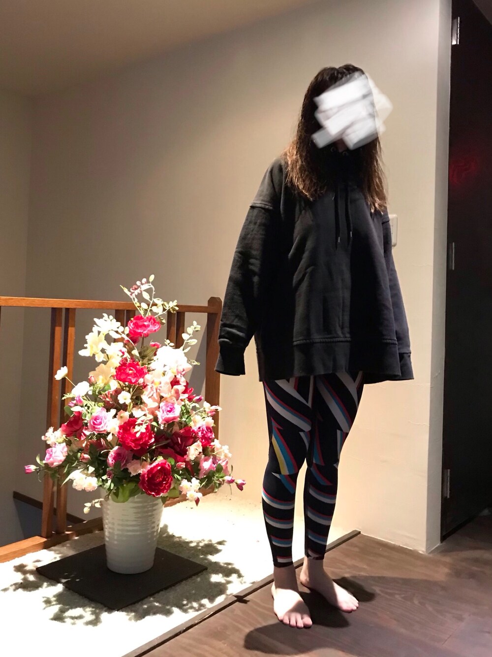 「アラフォー、ジーナシス、JEANASiS、パーカー、リーボック(Reebok)、reebok、スポーツミックス、レギンス」｜「JEANASISのUSED BIGフーディ/815671（パーカー、ブラック系）」を使った、ちゃーまぁさん（レディース・162cm）の冬コーディネートの1枚目の写真