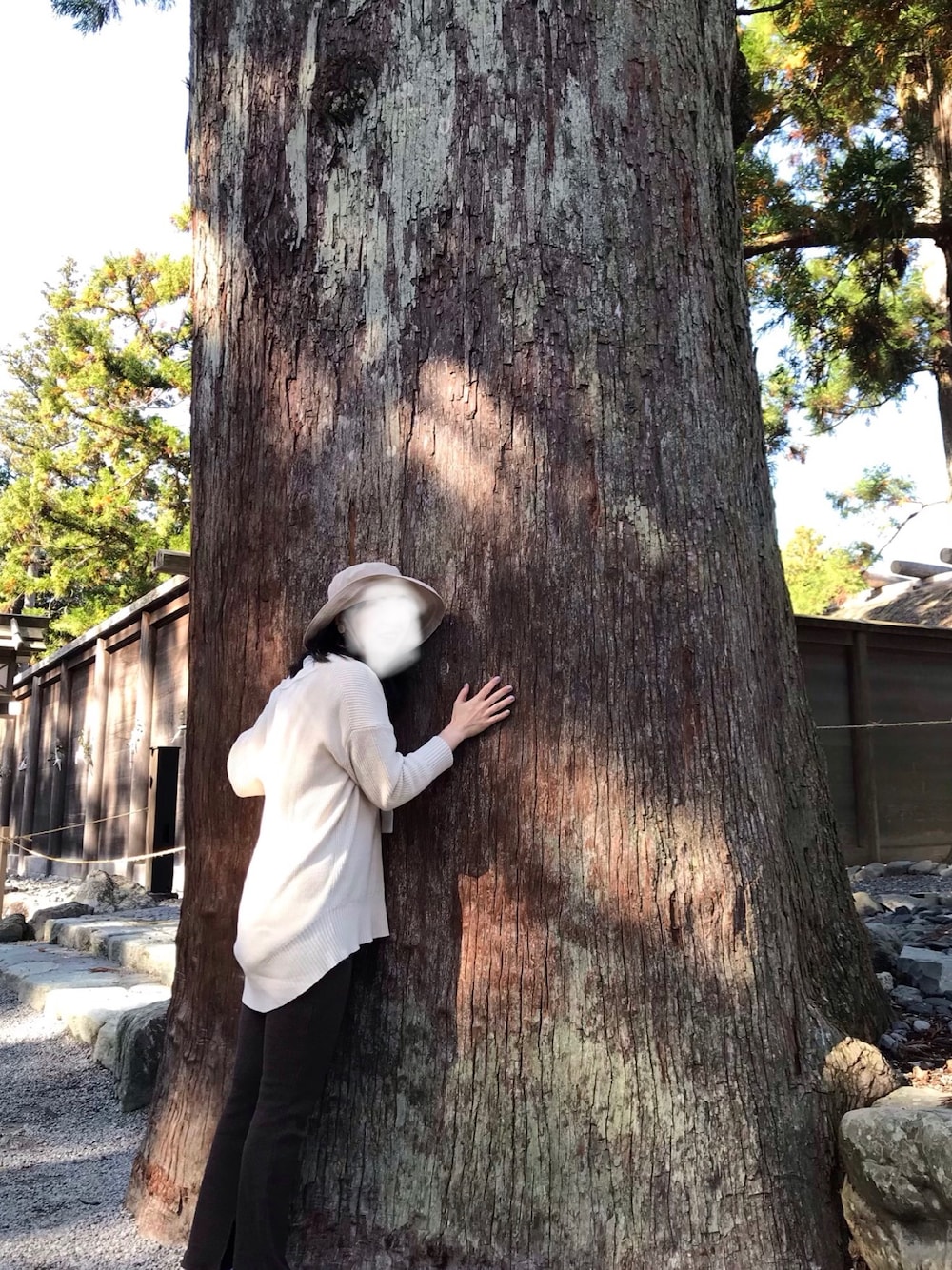 「アラフォー、レギンス、モカ、ニット、旅行」｜「URBAN RESEARCH Sonny Labelのハット（ハット、ベージュ系）」を使った、ちゃーまぁさん（レディース・162cm）の秋コーディネートの1枚目の写真