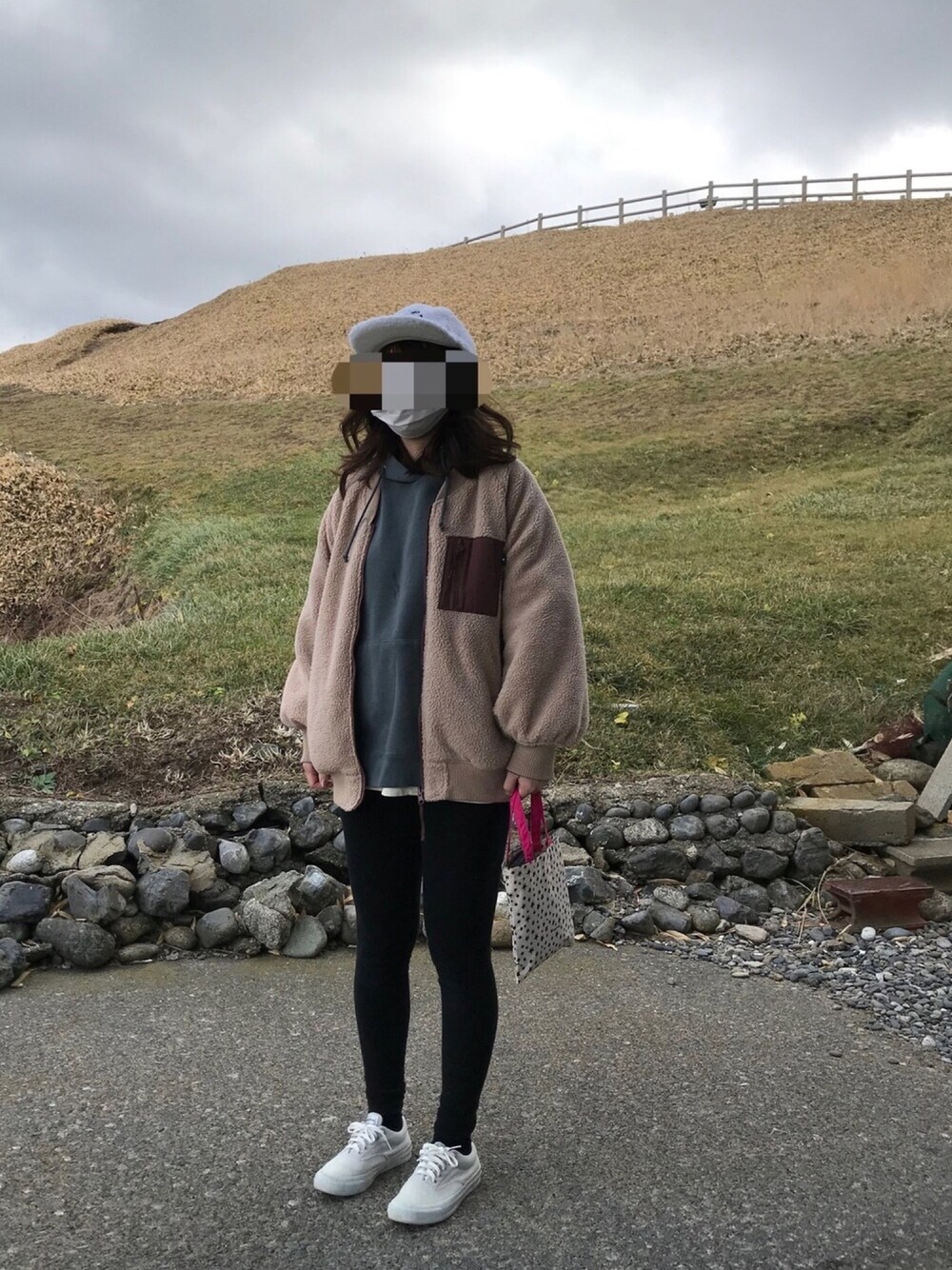「フリークスストア、カーハート ダブリューアイピー(Carhartt WIP)、Carhartt WIP(Carhartt WIP)、FREAK’Ｓ STORE、アラフォー、大人カジュアル、もこもこ、パーカー、キャップ」｜「Carhartt WIPのPILE CAP（キャップ、ホワイト系）」を使った、ちゃーまぁさん（レディース・162cm）の秋コーディネートの1枚目の写真