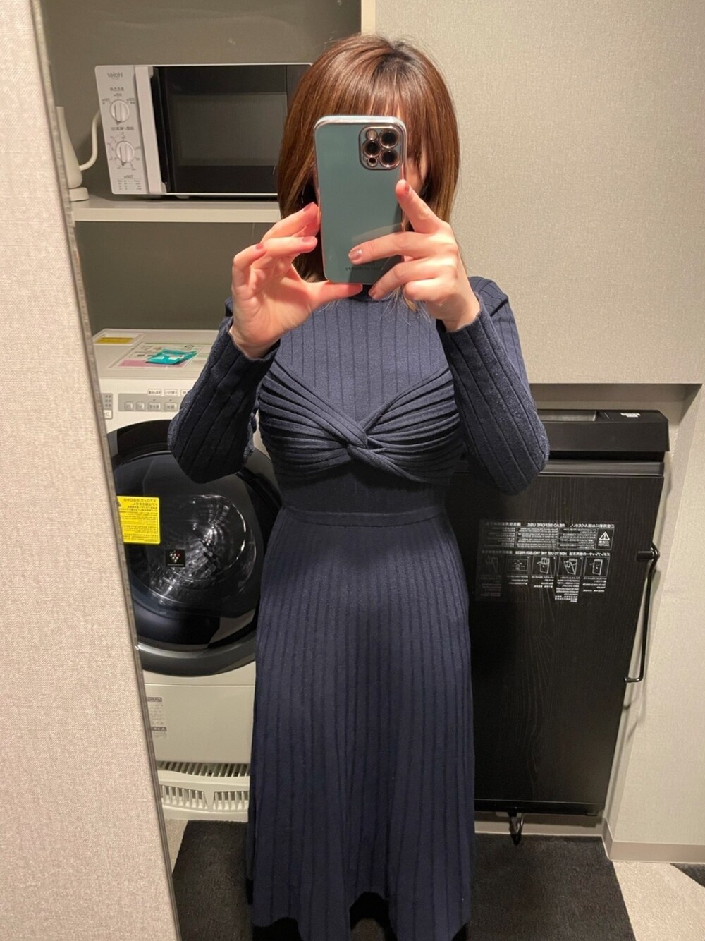 「アラフォー、アンデミュウ、ニットワンピース、アンデミュウ(Andemiu)、ネイビー、ロングワンピース」｜「Andemiuの【WEB限定】フロントクロスニットワンピース821680（ワンピース、ブルー系）」を使った、ちゃーまぁさん（レディース・162cm）の春コーディネートの1枚目の写真